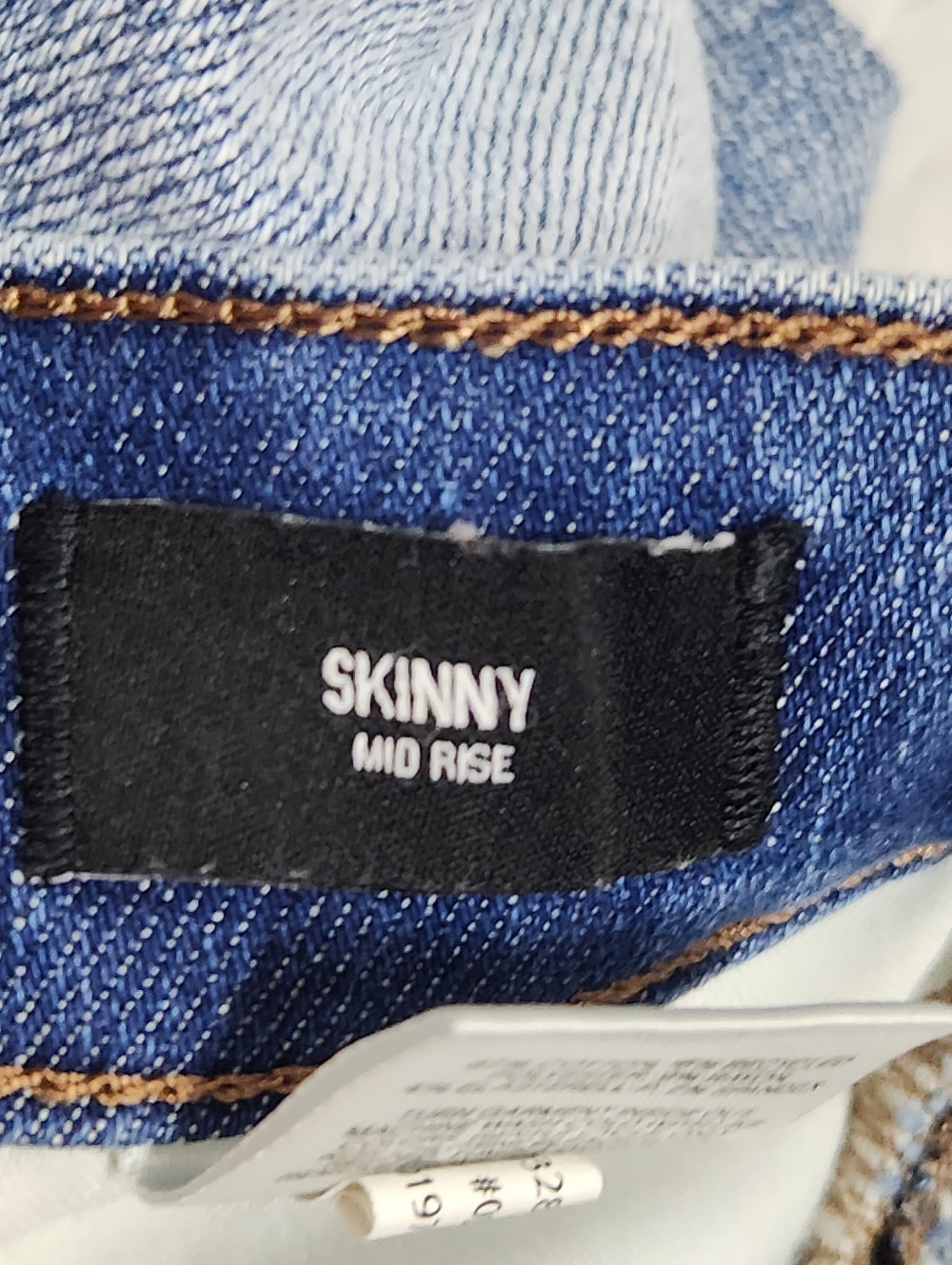 EXPRESS Mid Rise Skinny Jeans - Picture 13 of 14